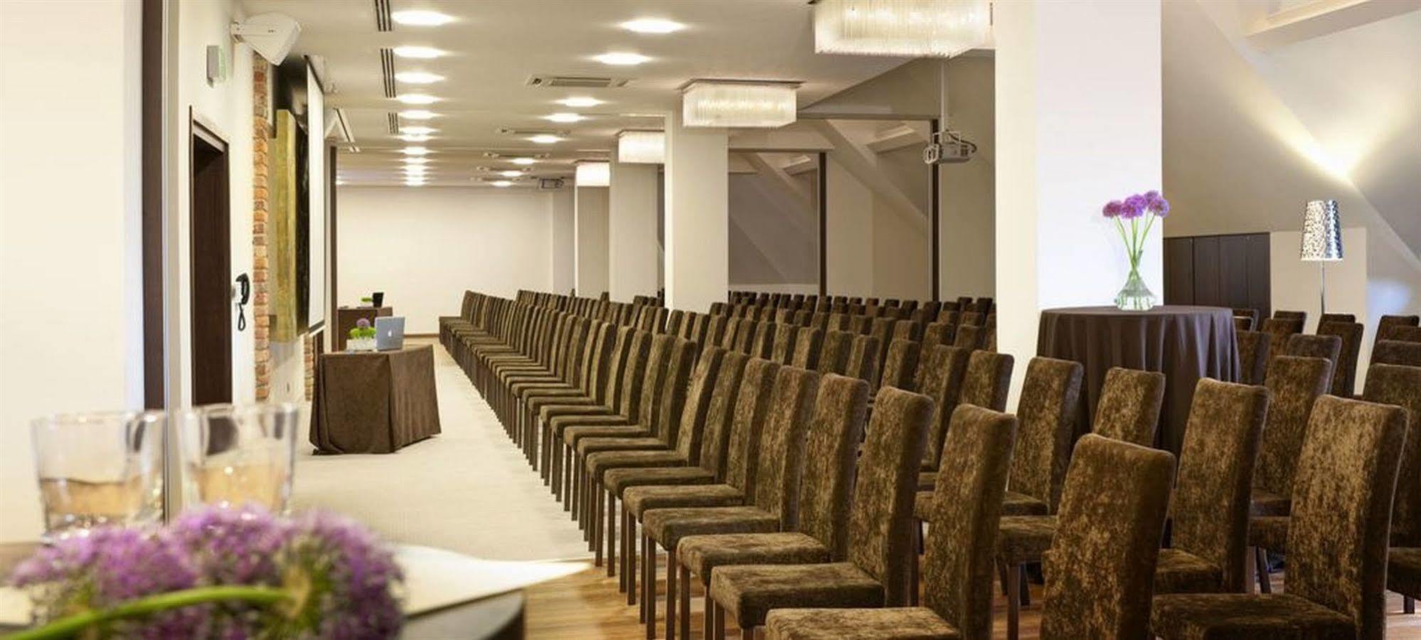 Hotel Remes 오팔레니카 외부 사진