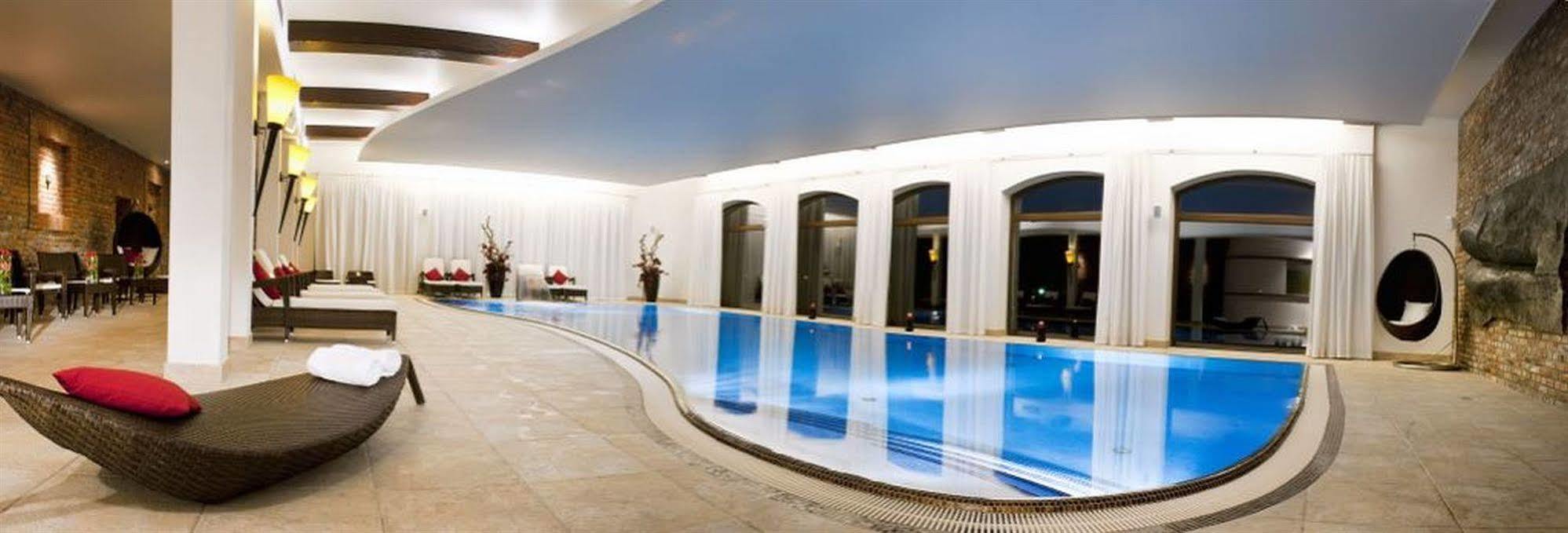 Hotel Remes 오팔레니카 외부 사진